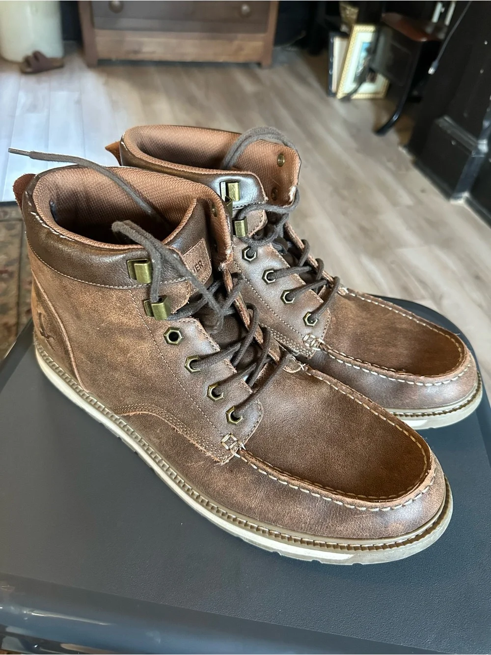 Eddie Bauer Men's Tan Brown Leather Chukka Boots
